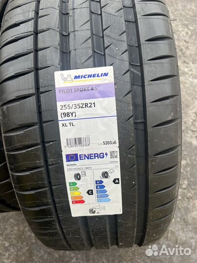 Michelin Pilot Sport 4 S 255/35 R21