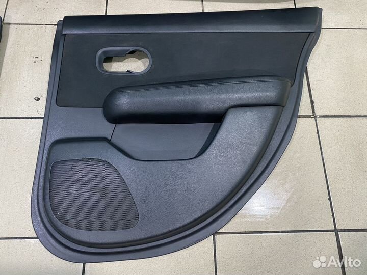 Обшивка двери комплект Nissan tiida C11
