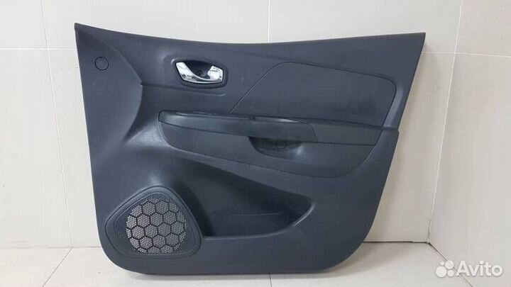 Обшивка двери передней правой Renault Kaptur 2016