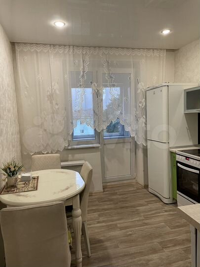 2-к. квартира, 60 м², 4/10 эт.