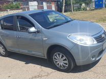 Renault Sandero 1.6 MT, 2011, битый, 192 000 км, с пробегом, цена 320 000 руб.