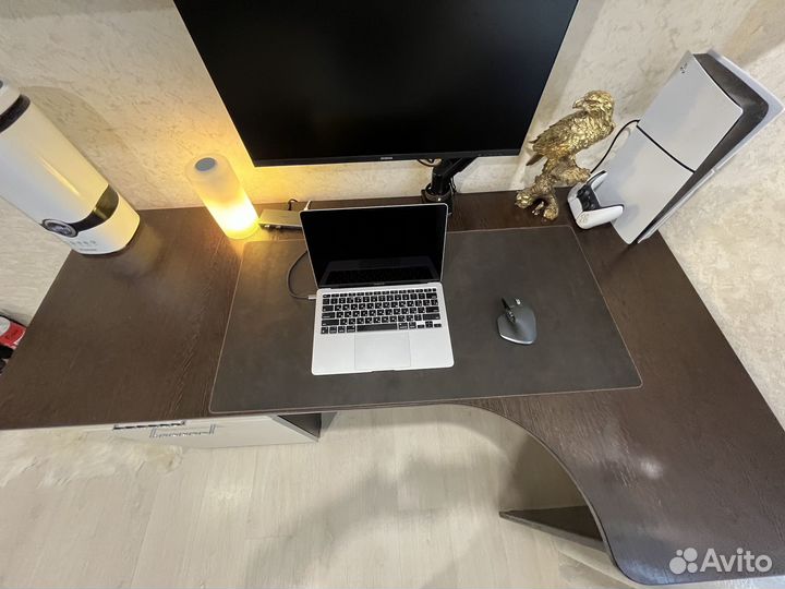 Стол офисный угловой с тумбой