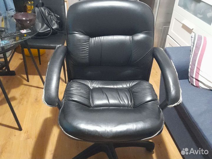 Компьютерное кресло кожаное бу