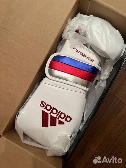 Боксерские перчатки адидас