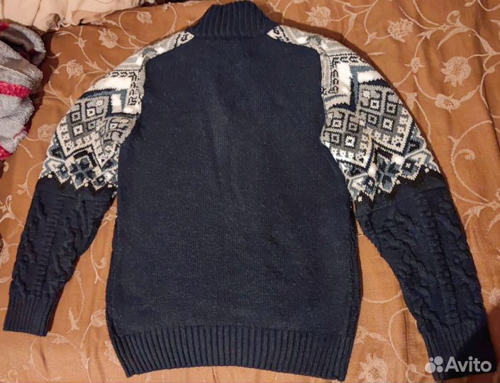 Шерстяной свитер