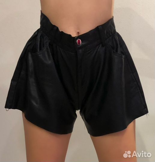 Модные кожаные шорты