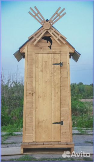 Уличный туалет с декором GVT