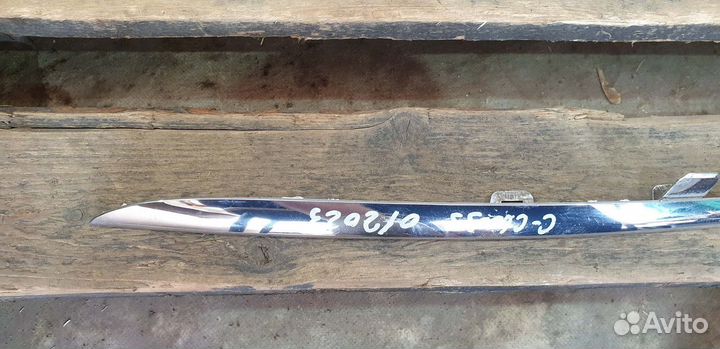 Молдинг решетки радиатора Mercedes C (W205) 14-18