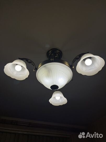 Люстра, Италия