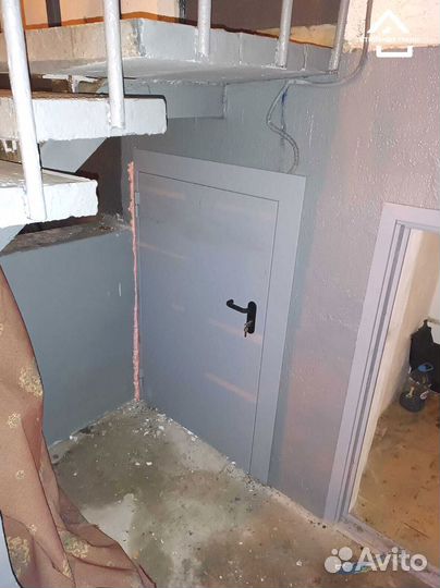 Люк металлический с замком