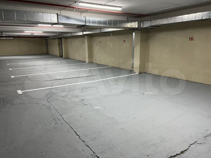 Машиноместо, > 30 м²
