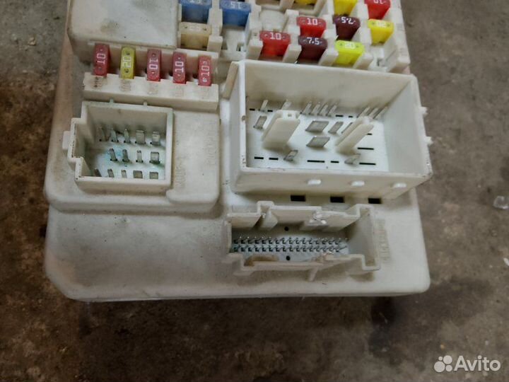 Блок предохранителей Ford Focus 2 2 поколение hxdb