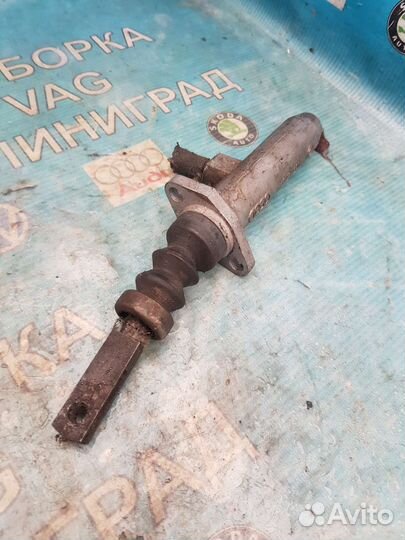 Главный цилиндр сцепления 443721401À Audi 100 c3