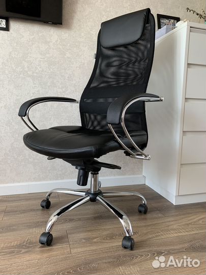 Компьютерное кресло руководителя