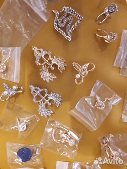 Значки и броши медикам