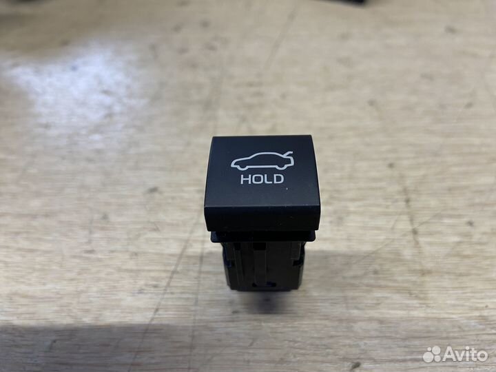 Кнопка открывания багажника Toyota Camry 75