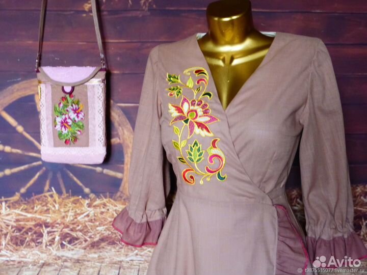 Платье льняное с вышивкой на запах