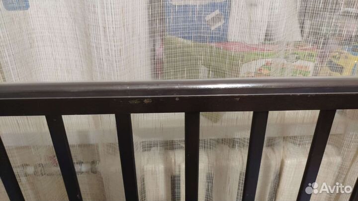 Детская кроватка с поперечным маятником