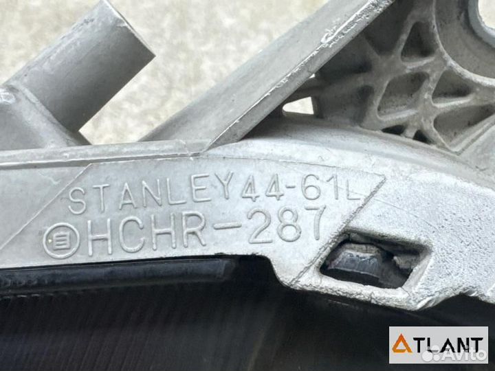 Фара передняя левая toyota isis