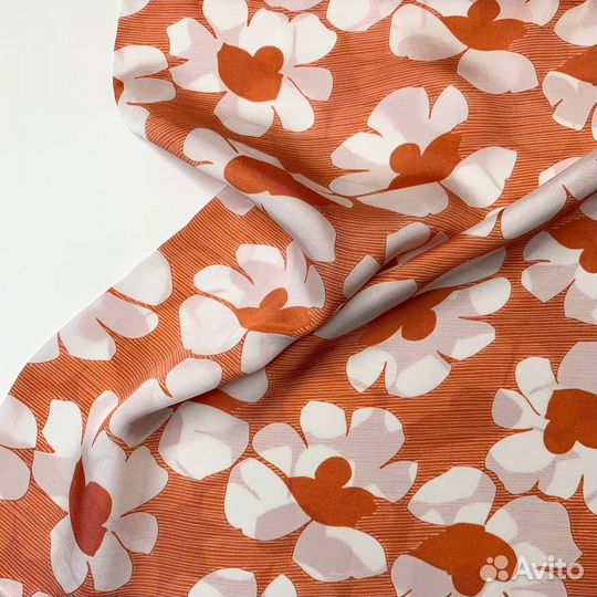 Вискоза оранжевые цветы. 1 м. Италия. (ш. 120 см)