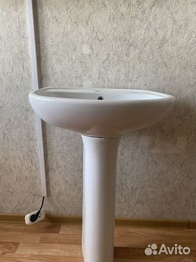 Раковина с тумбой