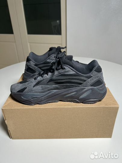 Кроссовки Yeezy Boost 700 v2 Vanta