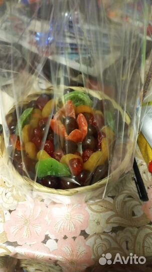 Корзинка с сухофруктами