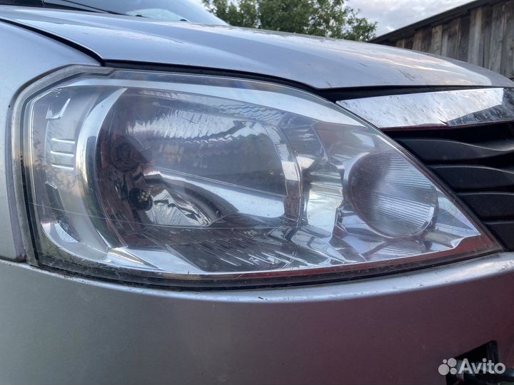 Фара renault logan 2013 год