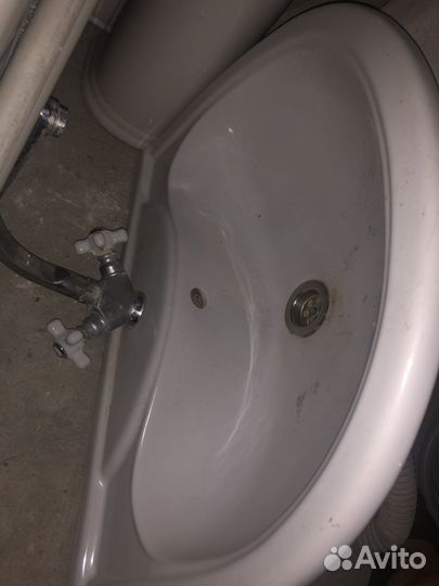 Раковина с тумбой