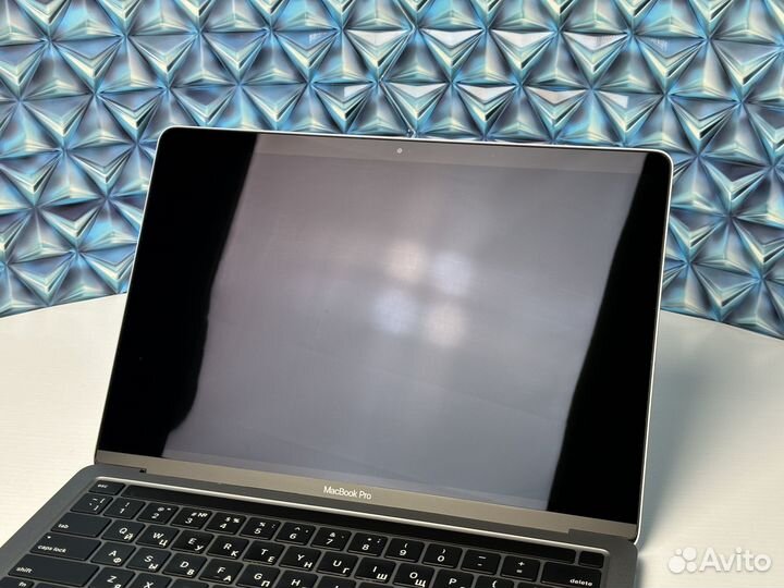 MacBook Pro 13 2020 M1/16/256Gb (полоса на экране)