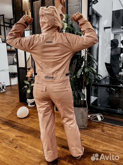 Горнолыжный комбинезон женский