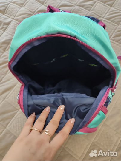 Продам школьный новый рюкзак для девочки