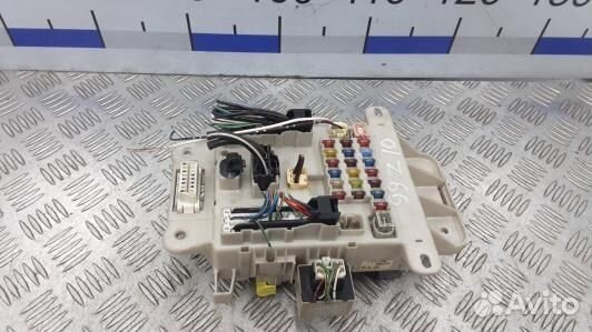 Блок предохранителей toyota RAV 4 ZCA2 (99Z10M102)