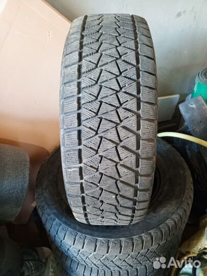 Bridgestone Blizzak Ice 265/65 R17