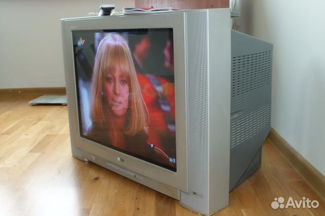 29 Телевизор 720мм Lg flatron 100Hz+Тумба с стекло
