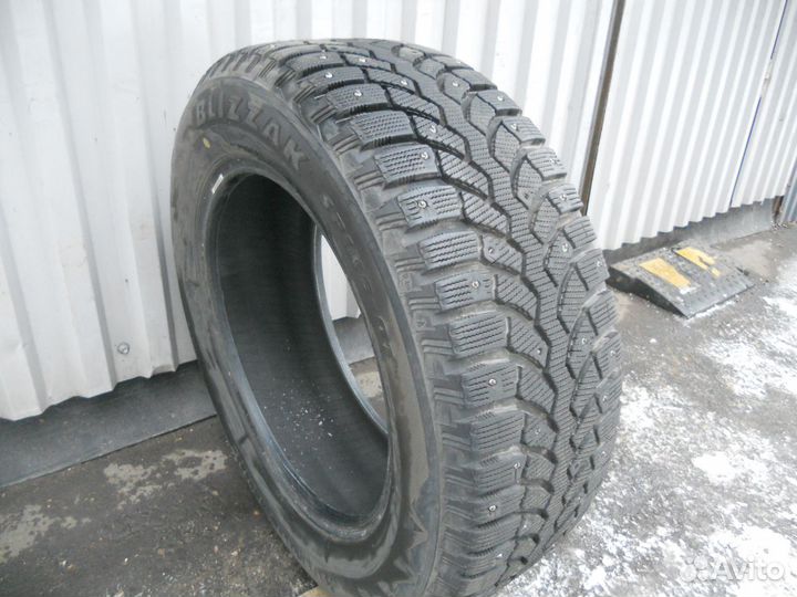 Bridgestone Blizzak Spike-01 215/60 R16 95T