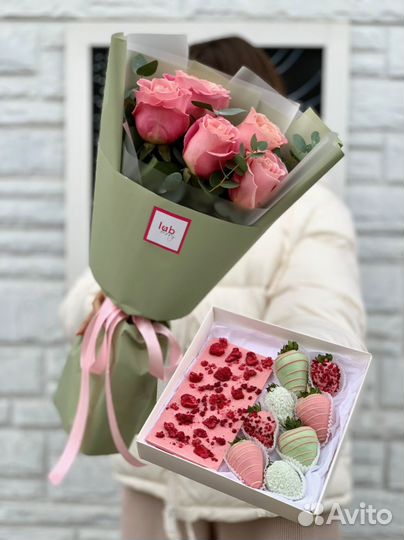 Комбо клубника в шоколаде + цветы