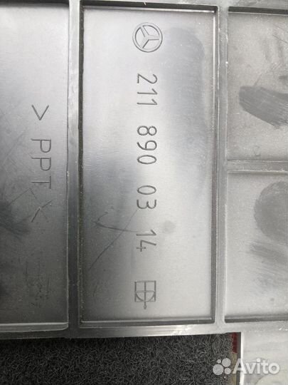 Мерседес 211, 219 ящик для инструментов