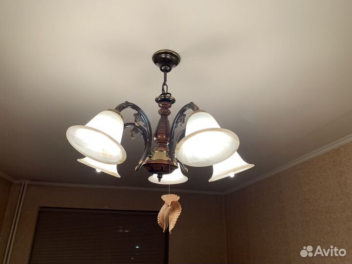 Люстры и светильники бу