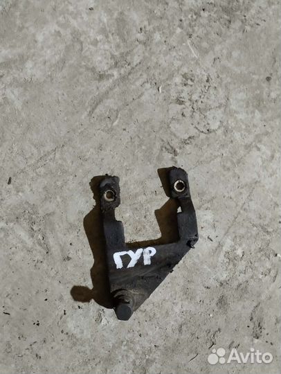 Кронштейн/крепление насоса Гура geely мк cross