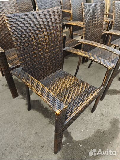 Стулья из ротанга