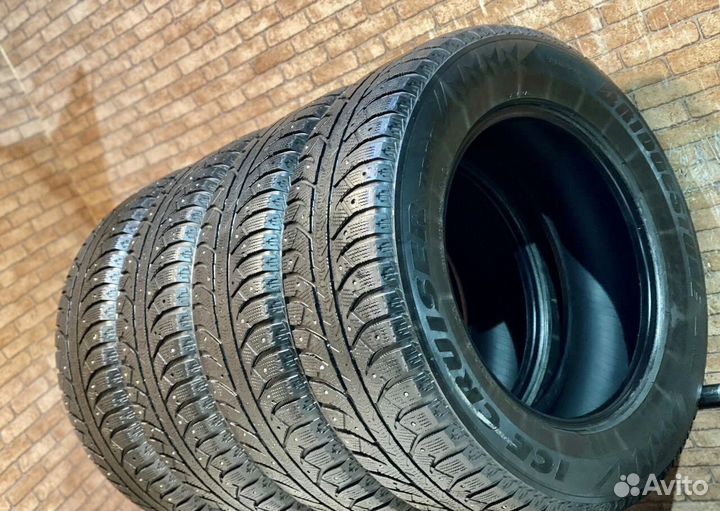 Bridgestone Ice Cruiser 7000 235/65 R17