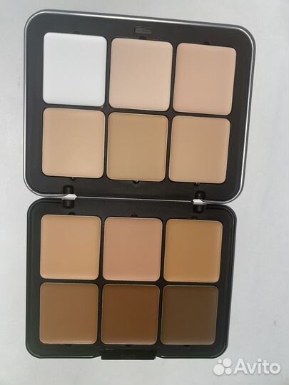 Палетка тональных средсв make up for ever