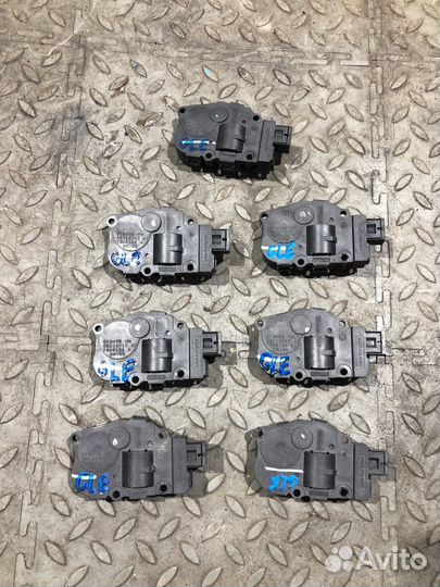 Моторчик привода заслонок отопителя