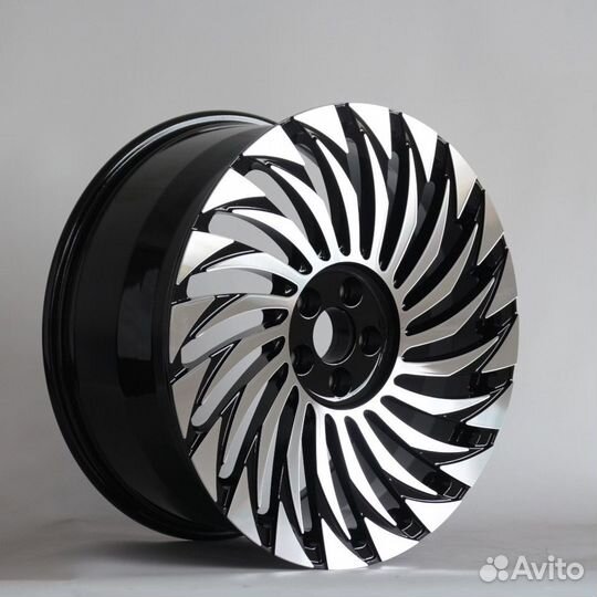 Новые кованные диски на Range Rover