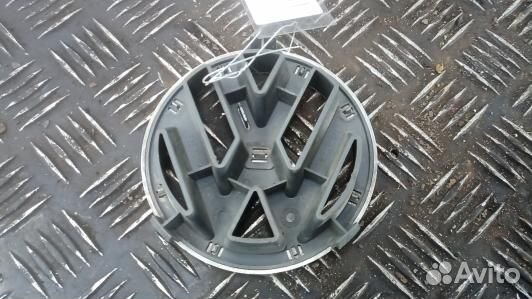 Значок на капот volkswagen bora 1 (UBE07D601)