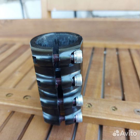 Зажим для трюкового самоката