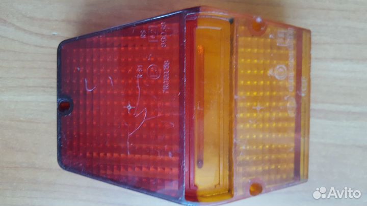 Рассеиватель верхний заднего фонаря газ 24+фонарь