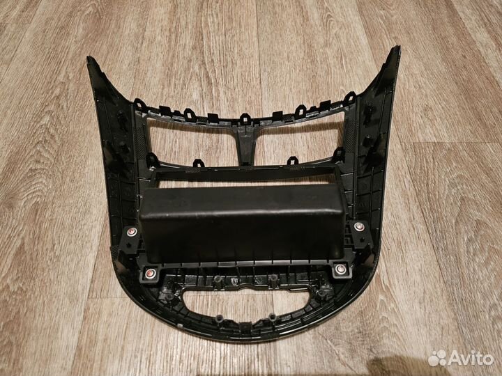 Рамка магнитолы Hyundai Solaris