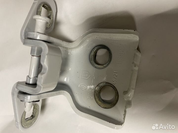 Петля двери largus Logan Duster